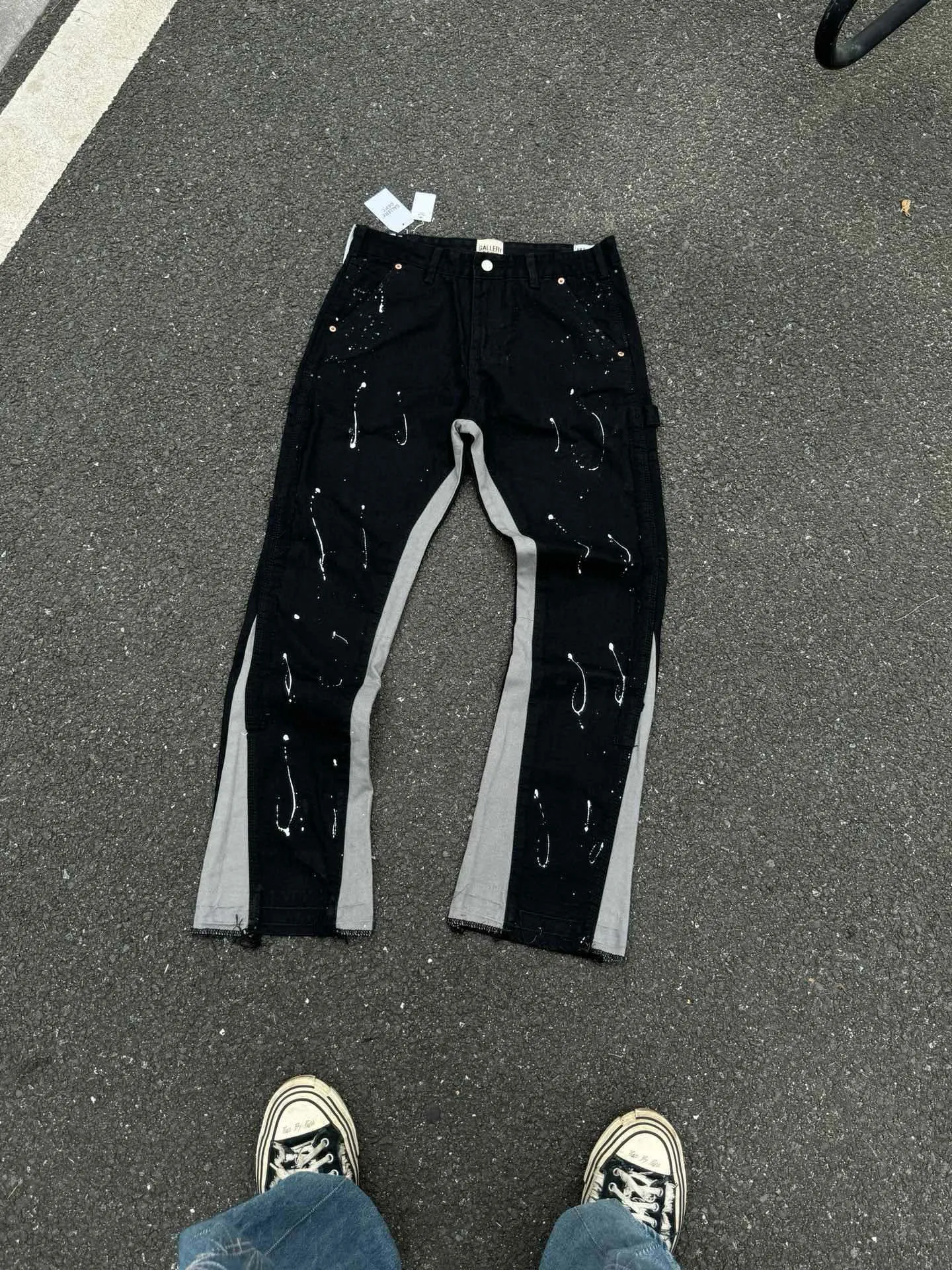 -Size upper body P220#G33 GALLERY DEPT. Spliced ​​washed retro jeans for men and women, high street splash-ink pants, micro-flared casual trousers, trendy couple, same style. Color: black. Size: S-XXL (corresponding to 28-36)
